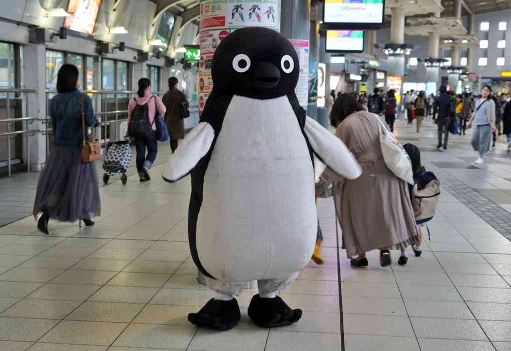 もはやゴリラ？巨大ペンギン化石発見　体重150キロ「怪鳥」の新種