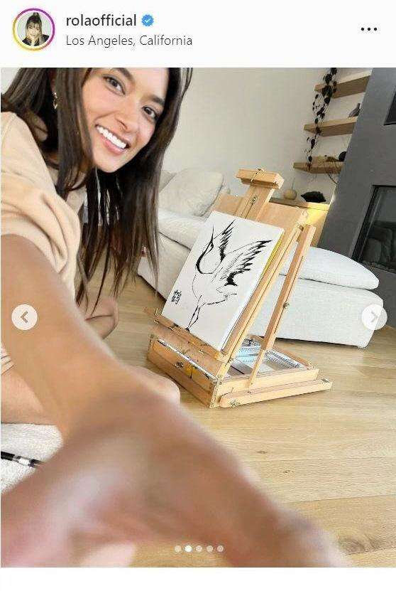 ローラが描いた日本画風の花や鶴が「めちゃ美味い」「す、すごい」漢字も達筆「みてて落ち着く」