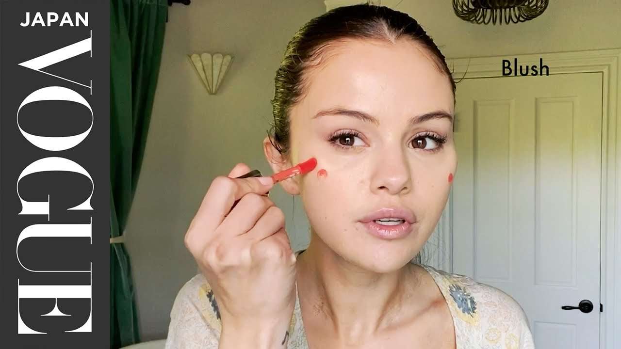 セレーナ・ゴメスの健康肌の秘訣とパーフェクト・キャットアイメイク。| Beauty Secrets | VOGUE JAPAN - YouTube