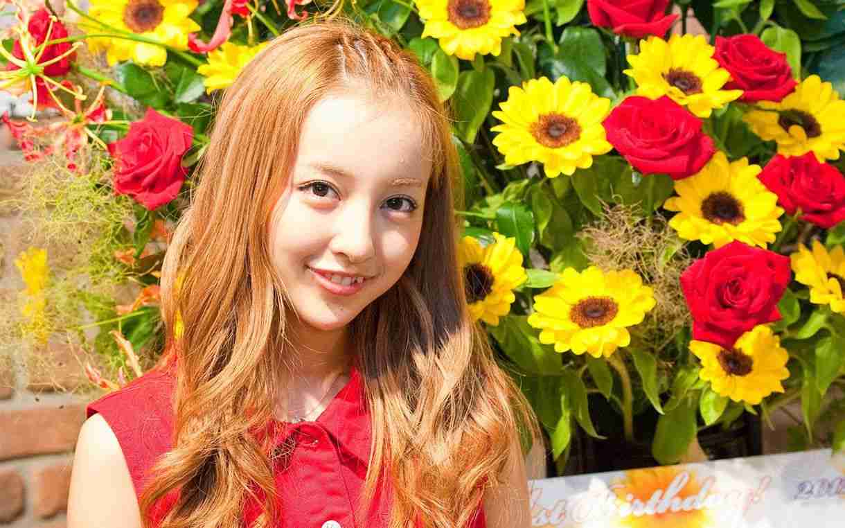 大手接骨院　「コロナ破産」の裏で板野友美にポルシェ供与 | 週刊文春 電子版
