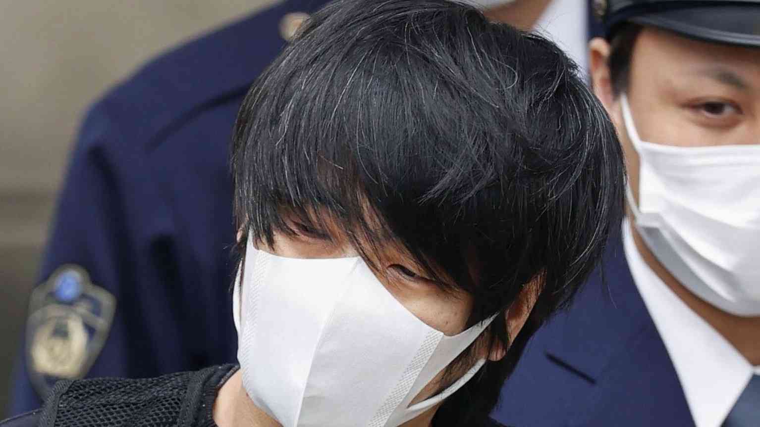 山上徹也被告を待つ「監視カメラ付き個室」での“厳戒”拘置所生活の実態。「運動は平日30分」「入浴は週２回」「読書、手紙、差し入れOK」…刑確定後の処遇は？ | 集英社オンライン | 毎日が、あたらしい