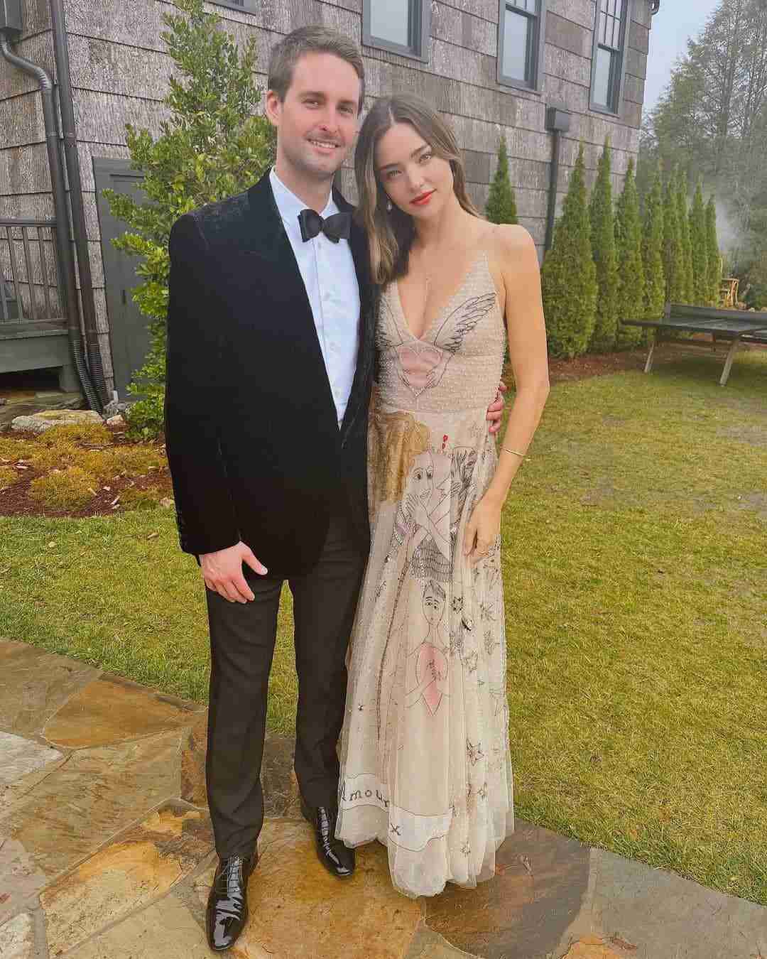 オーランド・ブルーム、米誌の表紙で鍛え上げた上半身を披露 婚約者ケイティ・ペリーが大興奮