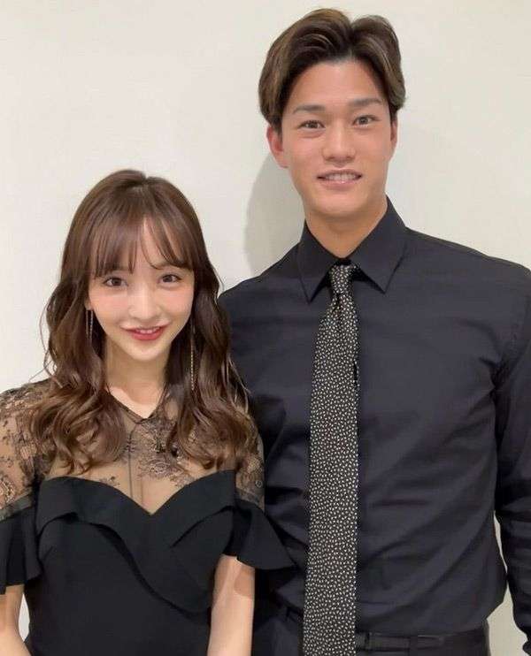 ヤクルト「選手の妻の写真は撮るな」もお構いなし…板野友美31歳の“発信力”と驚きの“浮気対策”（文春オンライン） - Yahoo!ニュース