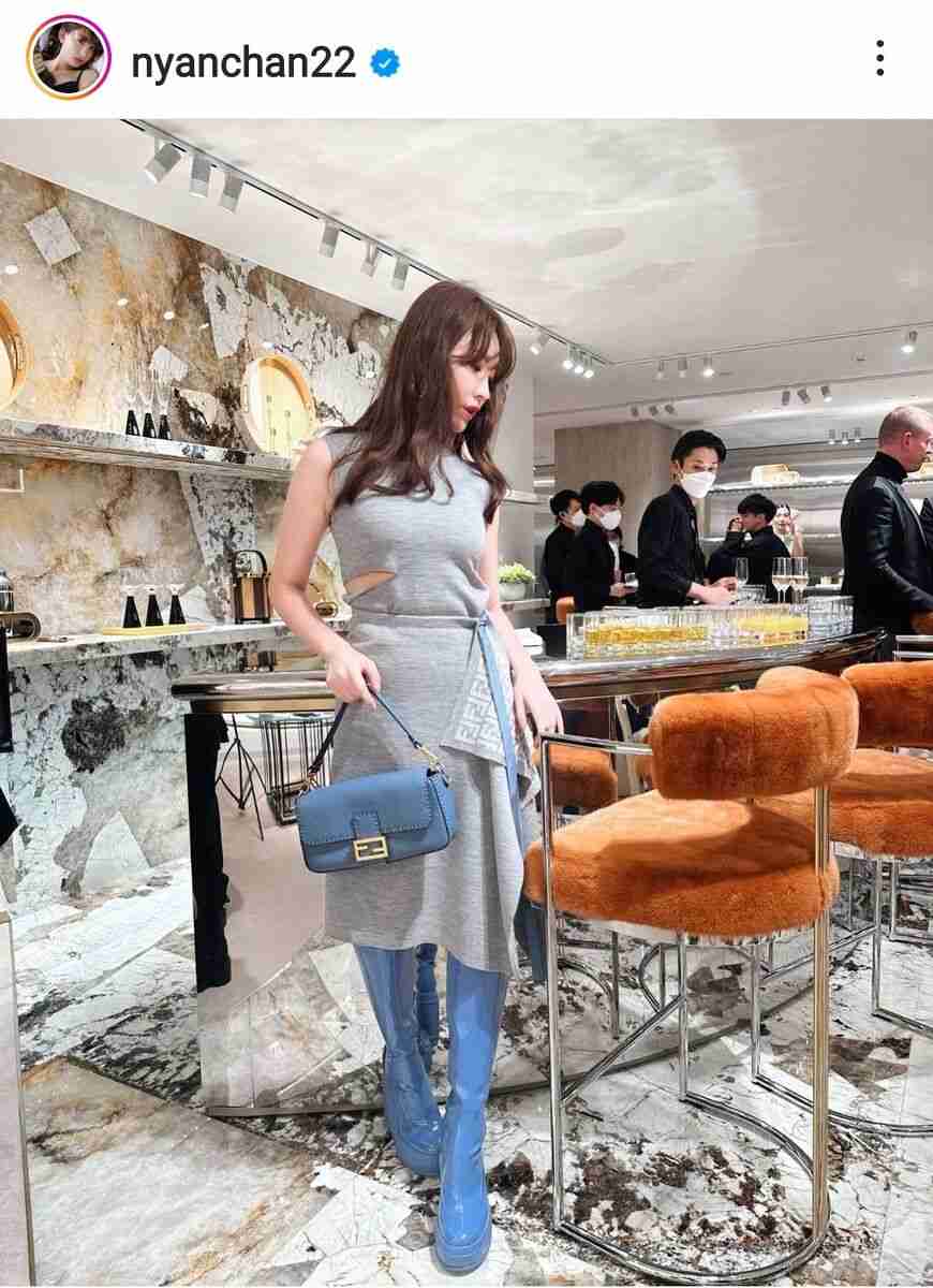 小嶋陽菜、大胆に腹チラ！きわどいワンピ姿「世界的美女」「スタイルパーフェクト」