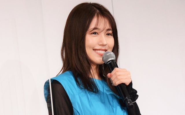 30歳を迎える有村架純喜び「孤独を愛せる女性になれるように」サプライズでバースデー花束贈呈