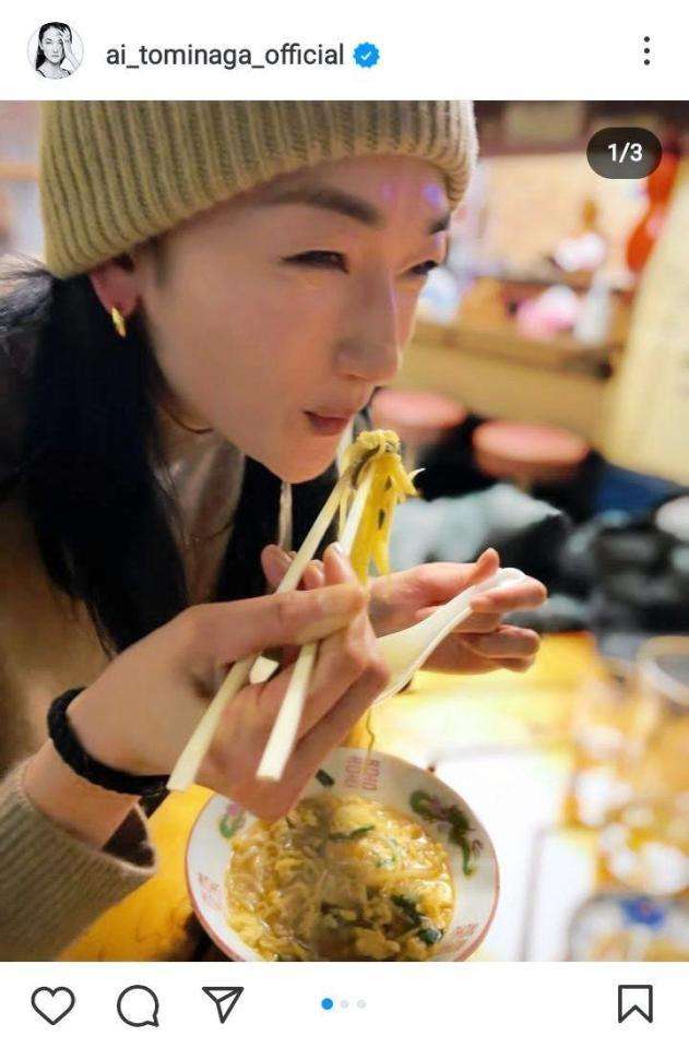 冨永愛「大奥の撮影が終わったご褒美」で今年1回目のラーメン！　庶民的お店で