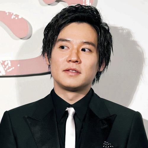 小出恵介、17歳女子高生を連れ込み避妊せず何度も…本人認め無期限活動停止、解雇はせず