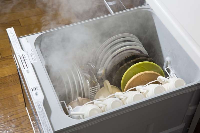 食洗機にゴキブリが出る!?　家電ライターが語る、怠ってはいけない食洗機のお手入れ
