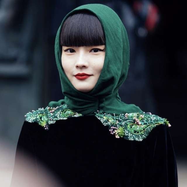 銀行強盗?20代に人気の“謎すぎアイテム”。どう使えばオシャレになるのか