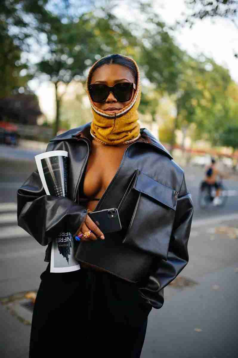 銀行強盗?20代に人気の“謎すぎアイテム”。どう使えばオシャレになるのか