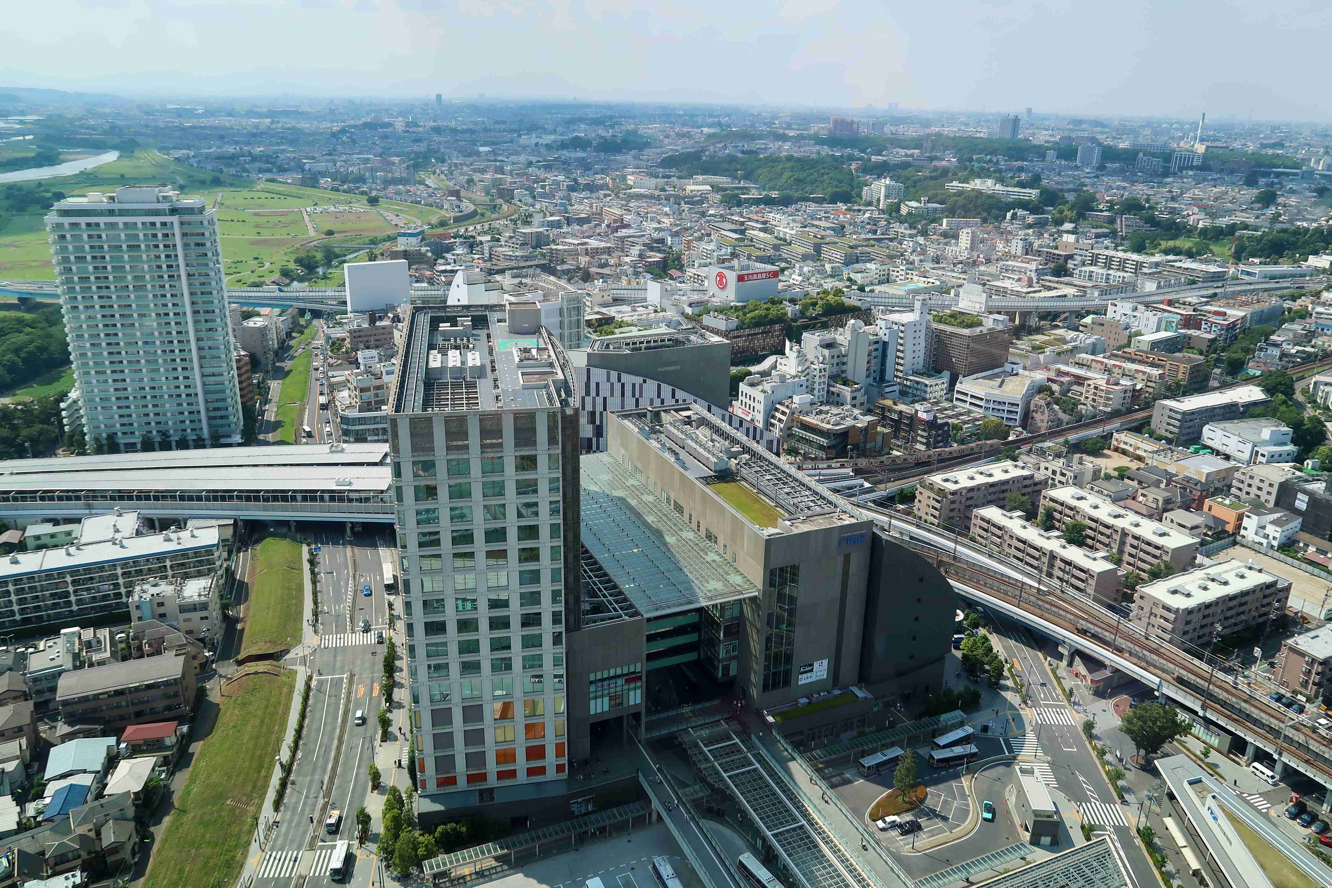 「東京での子育てに限界」に相次いだ異論　話題ツイートから考える「地方移住の理想と現実」