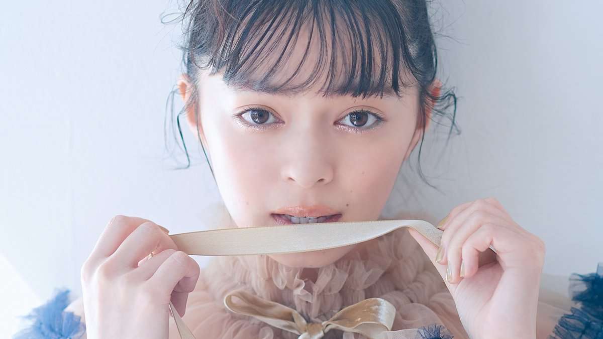 【画像・写真】 | 「うるツヤ下まぶたで、顔の重心を下げるべし！」シェマ顔・上國料萌衣がお手本♡【余白埋めテク】HOW TO | arweb（アールウェブ） | 大好きな人にモテるための髪型・メイク・ファッション情報満載！