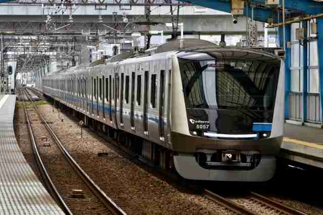 鉄道混雑率ランキング2021年度版。輸送人員が多いのに混雑率が低い路線は？ | タビリス
