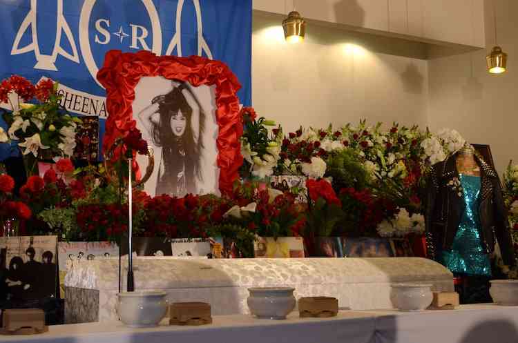 シーナ“ロック葬”に2000人参列、鮎川誠「44年間本当に幸せでした」 - 音楽ナタリー