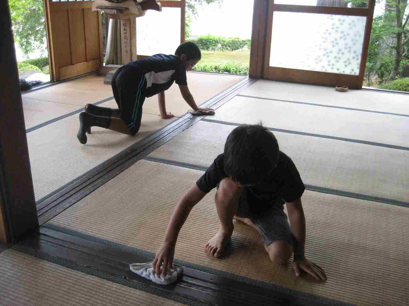 学校で子どもが掃除するのは当たり前ではない－世界の教育をリードする日本の学校清掃 | Eduwell Journal