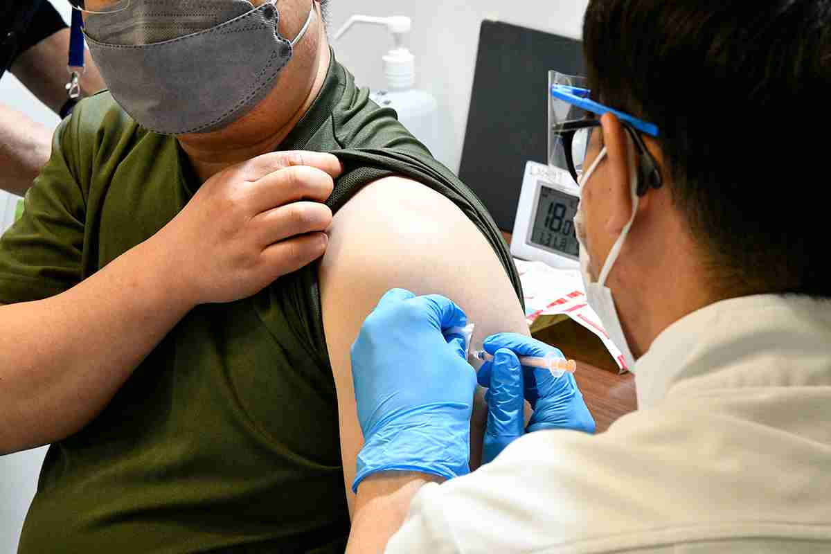 コロナワクチンは「すでに“大薬害”」京大名誉教授が指摘　米一流紙も「ワクチンを繰り返し接種した人は感染率が上がる」（デイリー新潮） - Yahoo!ニュース