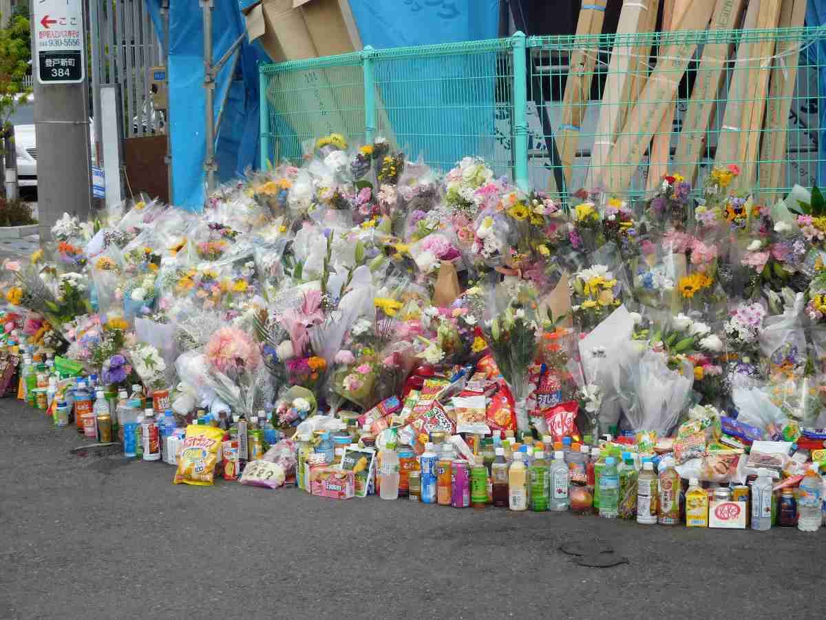 松本人志、川崎殺傷事件に「唯一の救いは、花を持ってきてくれる人がすごく増えています」