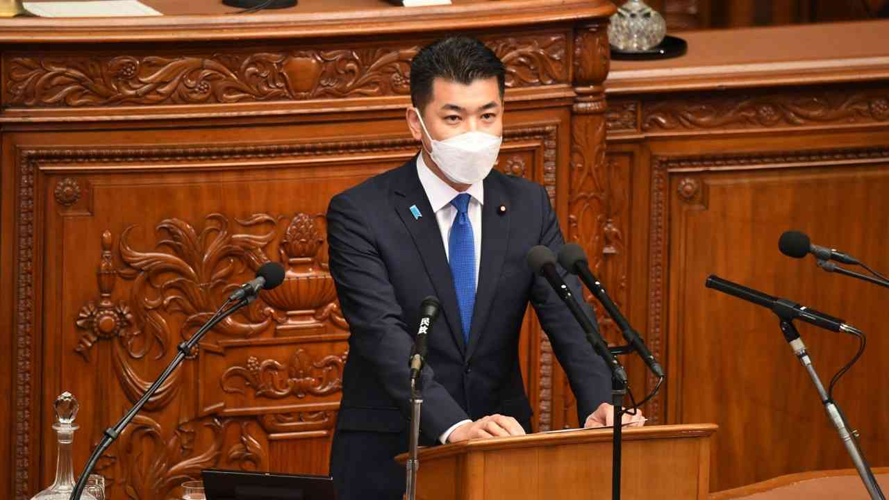 「自分に人気も知名度もないことを泉代表はわかってない」党内からは不満続出…？ 地元での活動で気合十分も、実家での「雪おろし」取材に記者は一人も集まらず…午前2時すぎまで同窓会で大ブーイング | 集英社オンライン | 毎日が、あたらしい