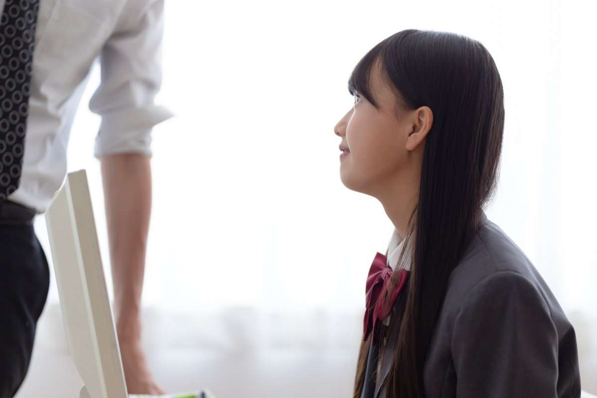 「商売道具に手を出して..」と実の両親が罵倒。あこがれの先生と結婚した25歳の新妻が「いま後悔していること」 | FORZA STYLE｜ファッション＆ライフスタイル[フォルツァスタイル]