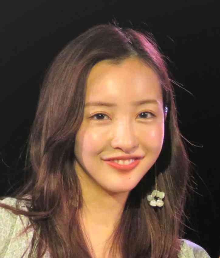 板野友美がビキニ姿、妊娠前の体形へ戻すため奮闘に「努力の賜物」