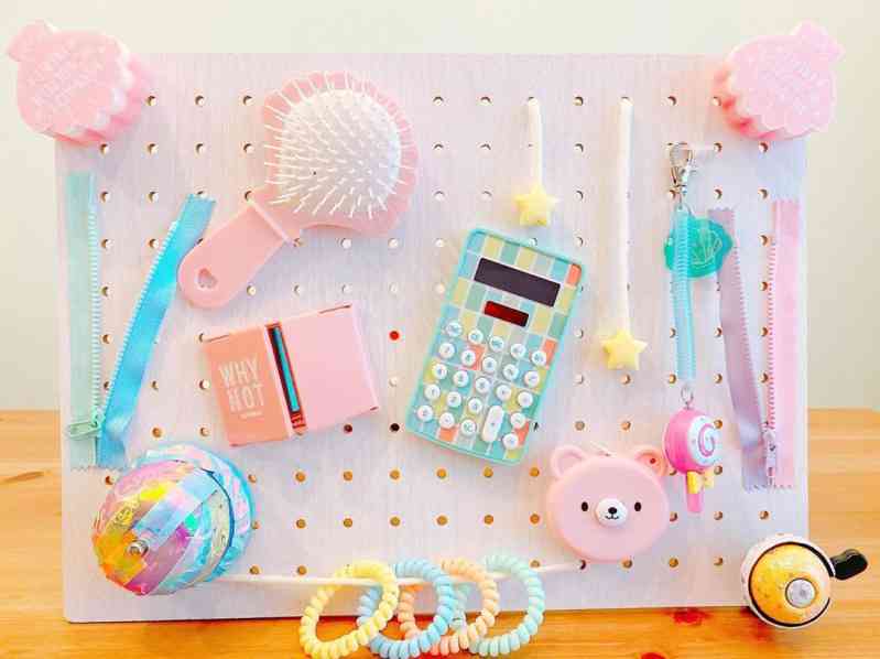 100均グッズで作るかわいい知育おもちゃビジーボードが今、ブーム♡｜mamagirl [ママガール]