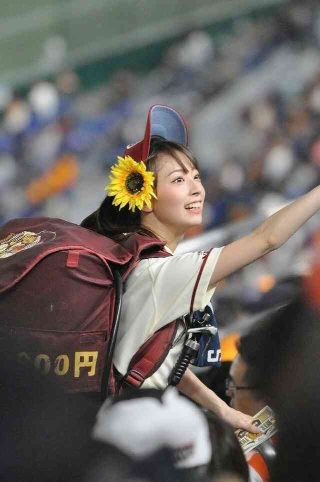 【WBC優勝の裏で】「ビールの売り子が女性ばかりは異様」ツイートに賛否両論!「女性のほうが向いている」球場広報の見解、男性売り子に聞いた「自分にしかないメリット」