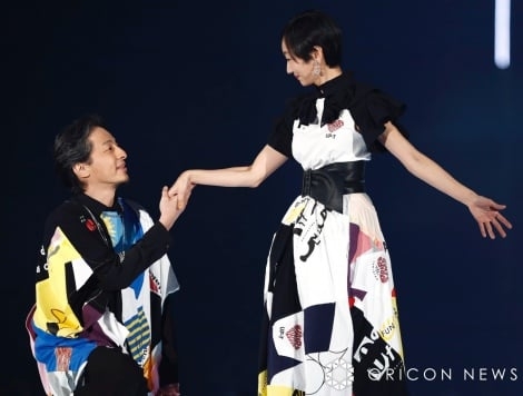 【TGC2023S/S】ひろゆき&西村ゆか夫婦、2人で初ランウェイ 会場どよめく