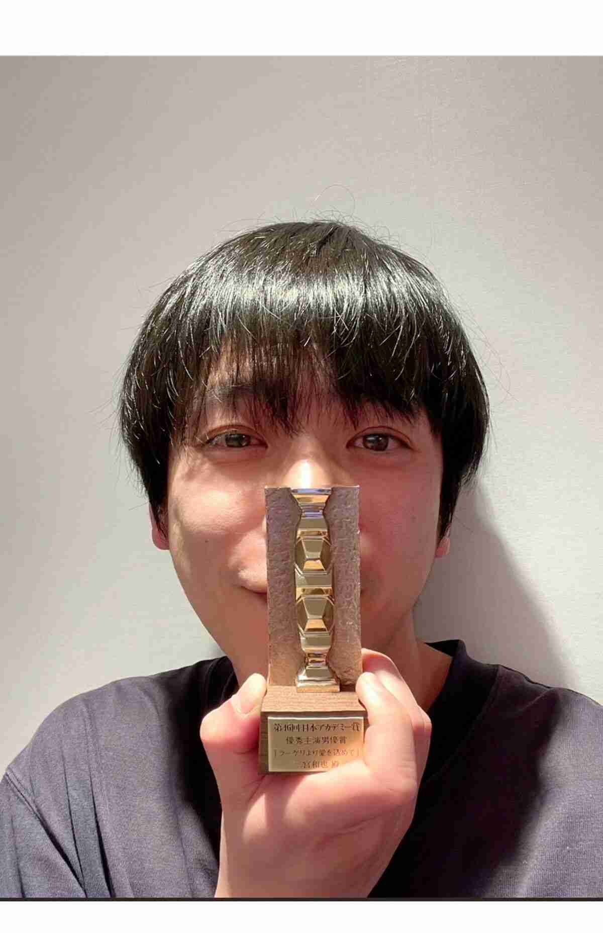 二宮和也がTwitterを開設も溢れ出す偽物感にファンも困惑　後輩とのオフショット投稿でようやく「本物認定」される