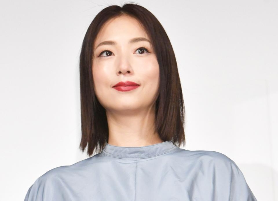 MEGUMI　ほうれい線隠しで「鬼のように」濃いメイクの28歳時公開　顔面「負のスパイラル」
