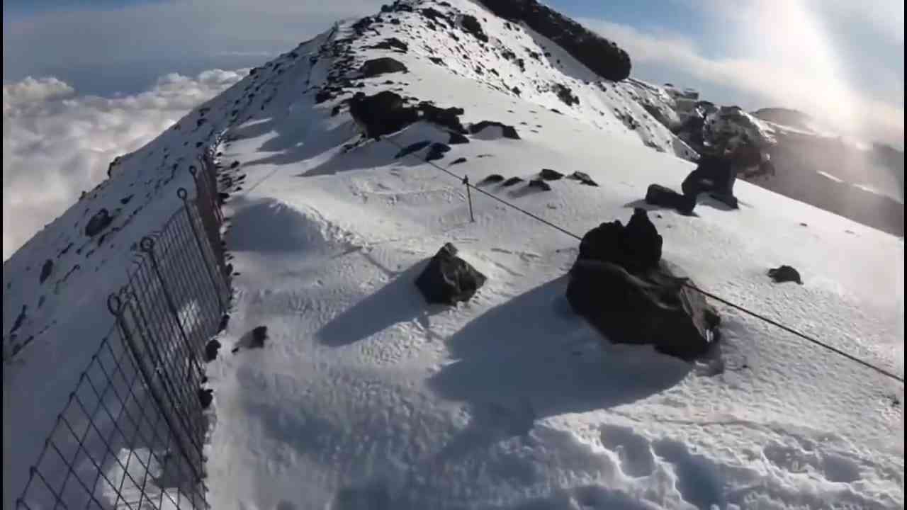 【高画質ノーカット版】富士山でニコ生ライブ配信中に滑落。高速で斜面を滑り落ち、岩に身を削られバラバラ遺体で発見。ダーウィン賞を受賞【死亡事故】 - ニコニコ動画