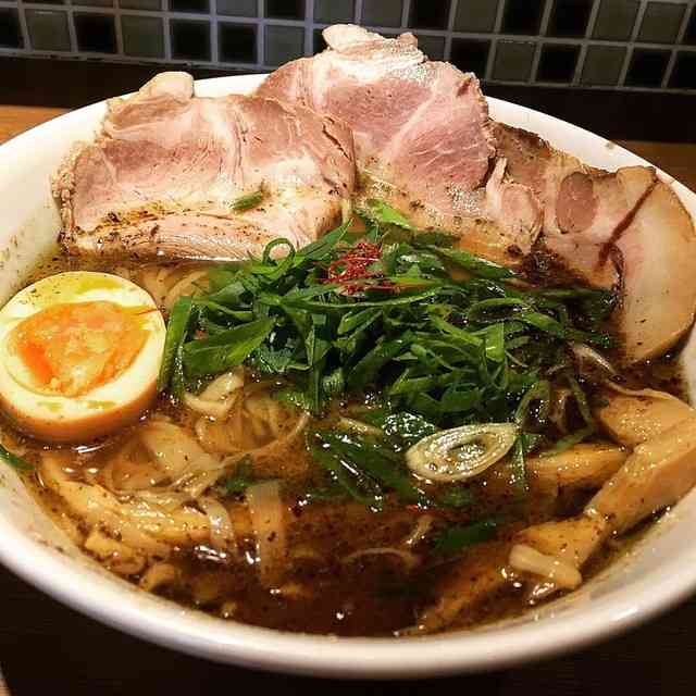 YouTuber東海オンエアの紹介で大迷惑?「営業妨害」の声も、ラーメン店がファンのマナーに苦言