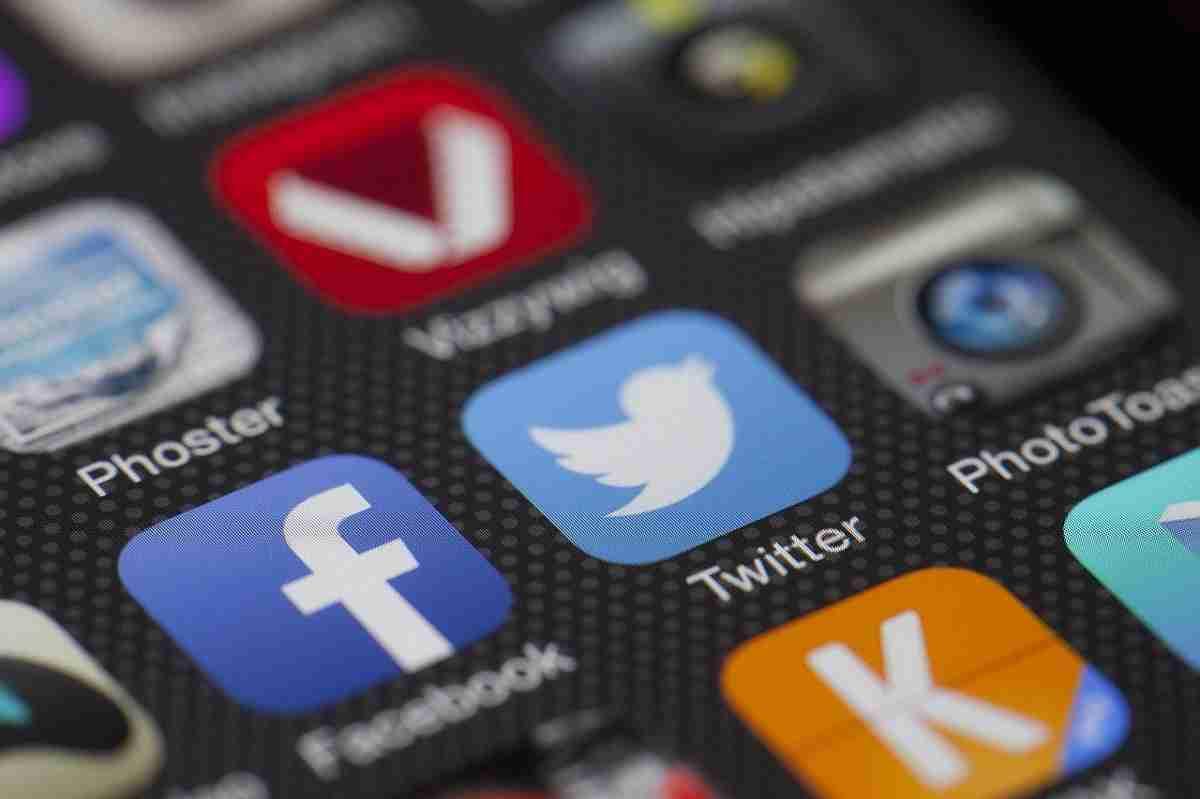 市井の人がネット検索とSNSで追いつめられる理不尽　仕事場の名札が契機にも｜NEWSポストセブン