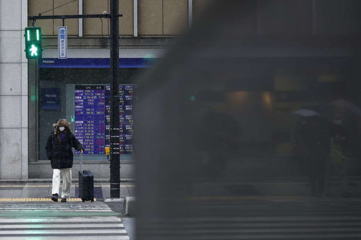 日本株は上昇、中国経済回復期待や円安好感－素材や銀行など高い - Bloomberg