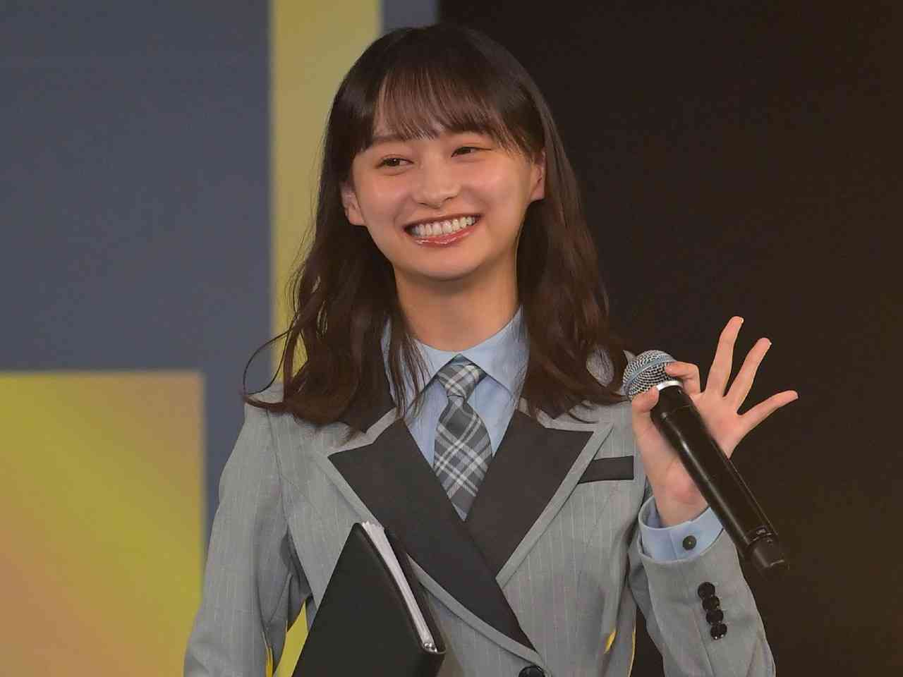 日向坂46影山優佳さんの初水着ショットに称賛続々「美しすぎ」「驚きの白さ」「想像以上の破壊力」
