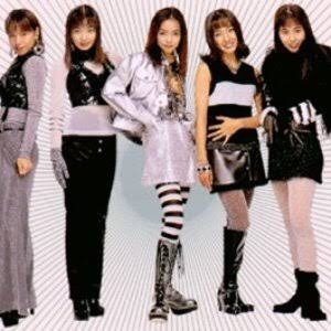 懐かしい感じがするメイクやファッション
