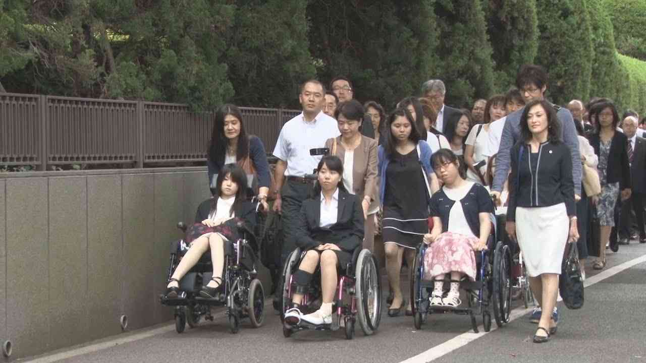 ワクチン副作用、６３人提訴 子宮頸がん、１５～２２歳女性 - YouTube
