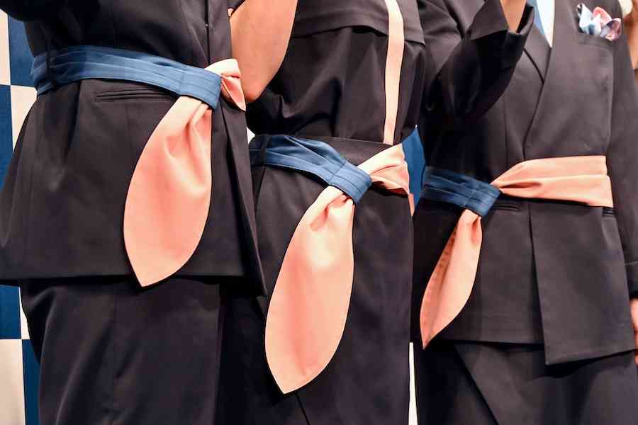 SNSで賛否両論のAirJapan制服、デザインのこだわりは「日本らしさ」