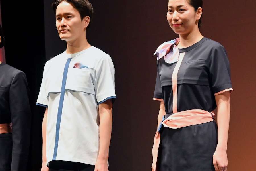 SNSで賛否両論のAirJapan制服、デザインのこだわりは「日本らしさ」