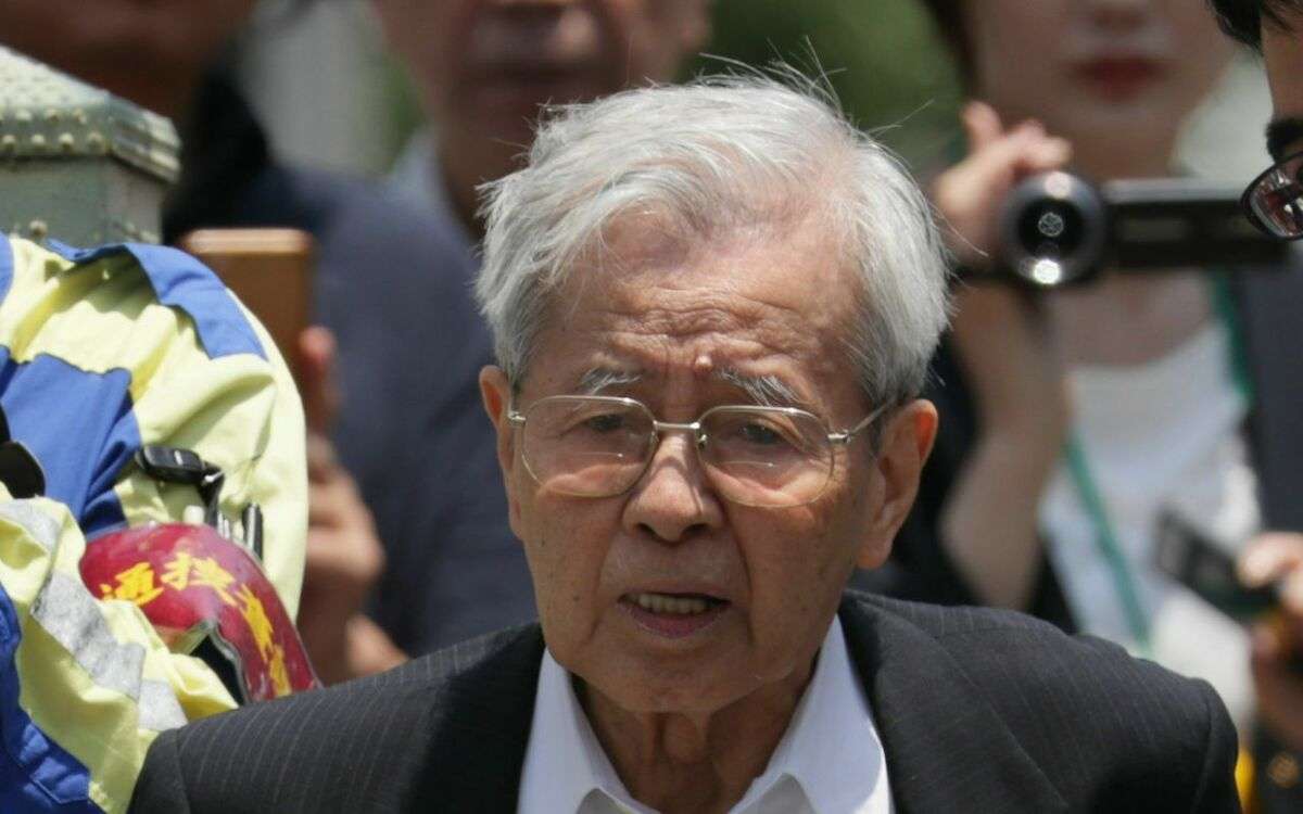 《池袋暴走事故》「毎日、亡くなった方々のご冥福を祈っています」車いすで面会、額には大きなアザが…飯塚幸三受刑者が語った“獄中生活” | 文春オンライン