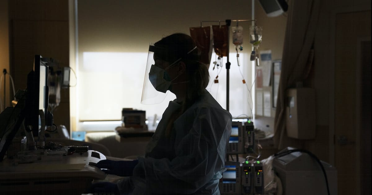 アメリカ人の平均寿命76.4歳、25年ぶり短さ　コロナ・薬物で - 日本経済新聞