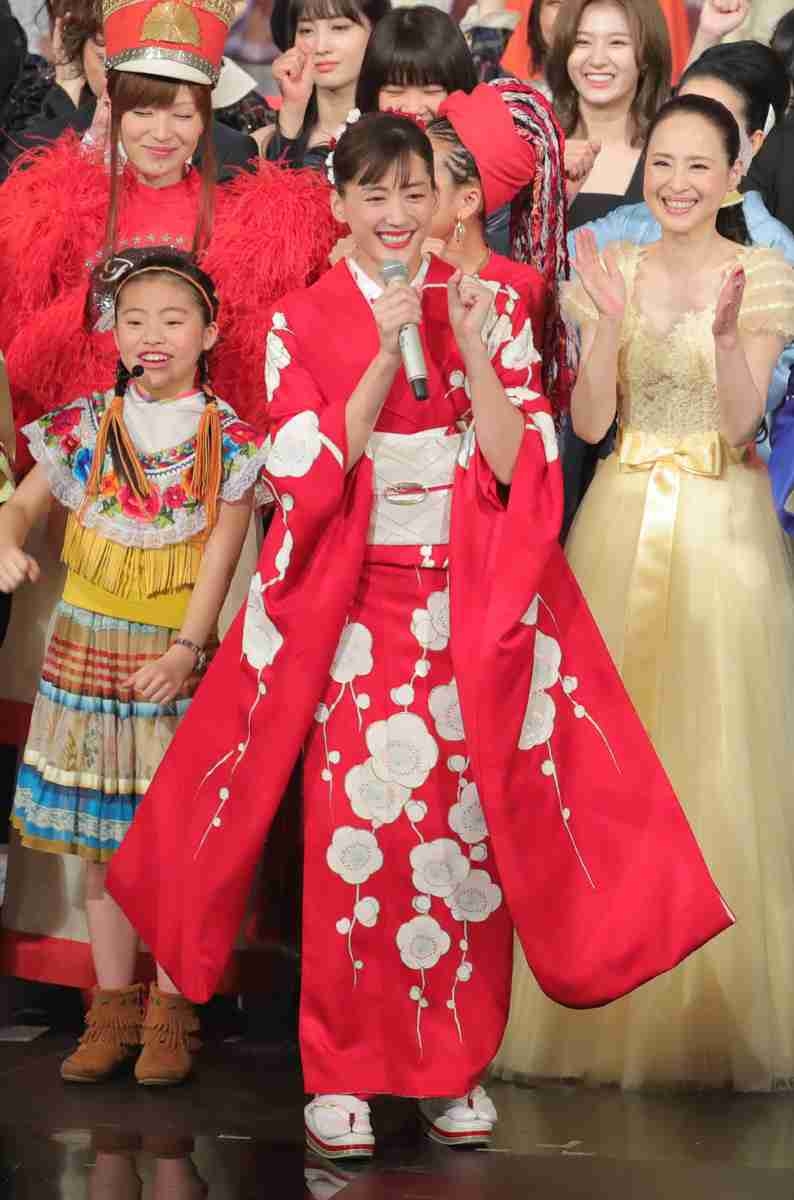 綾瀬はるか、紅白司会でミス連発も切り開いた新たな司会者の新境地