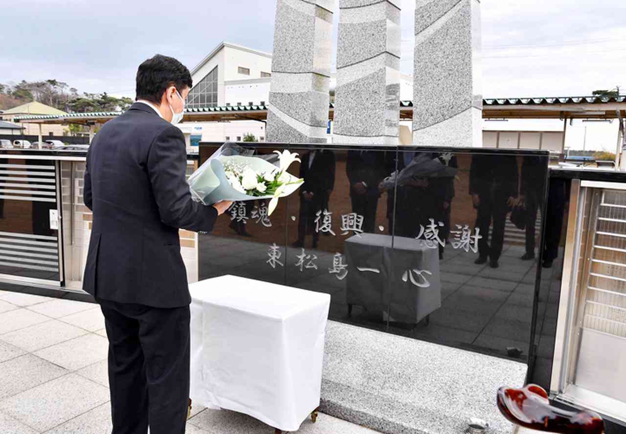 岸防衛大臣が東日本大震災の被災地を視察｜防衛省 (1/2) - 防衛日報デジタル｜自衛隊総合情報メディア