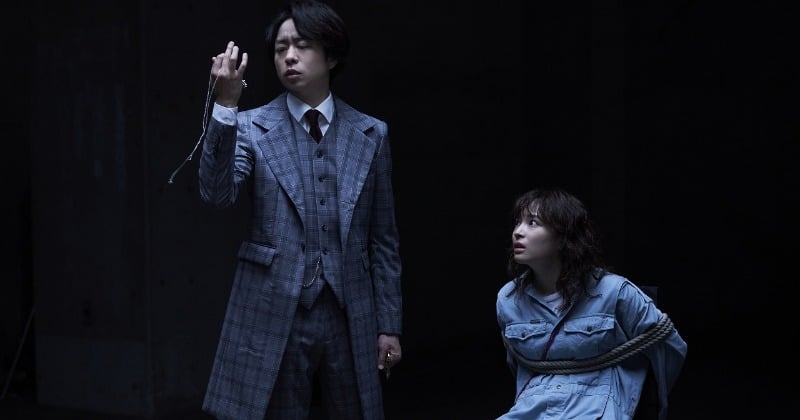 広瀬すずを縛り上げ、櫻井翔が“闇落ち”!?　映画『ネメシス』謎深まる新場面写真が公開  | ORICON NEWS