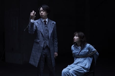 広瀬すずを縛り上げ、櫻井翔が“闇落ち”!? 映画『ネメシス』謎深まる新場面写真が公開