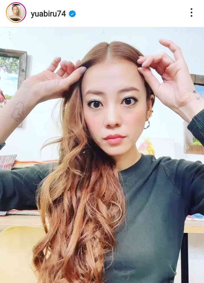 未婚で第2子出産のあびる優、36歳現在の姿に「タトゥー増えました?」と騒然…巻き髪の近影
