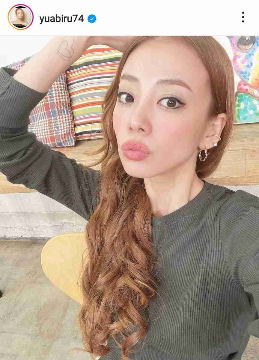 未婚で第２子出産のあびる優、３６歳現在の姿に「タトゥー増えました？」と騒然…巻き髪の近影 : スポーツ報知