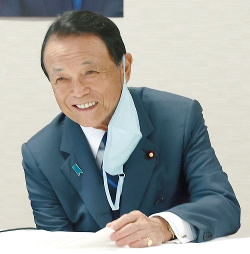 麻生太郎　韓鶴子主宰の「旧統一教会関連組織」への“所属疑惑”（FRIDAY） - Yahoo!ニュース