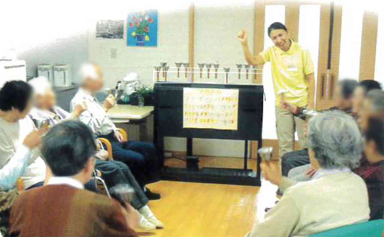 高橋洋子「ご利用者さまに鍛えられた」介護職から芸能界に戻り歌い続ける
