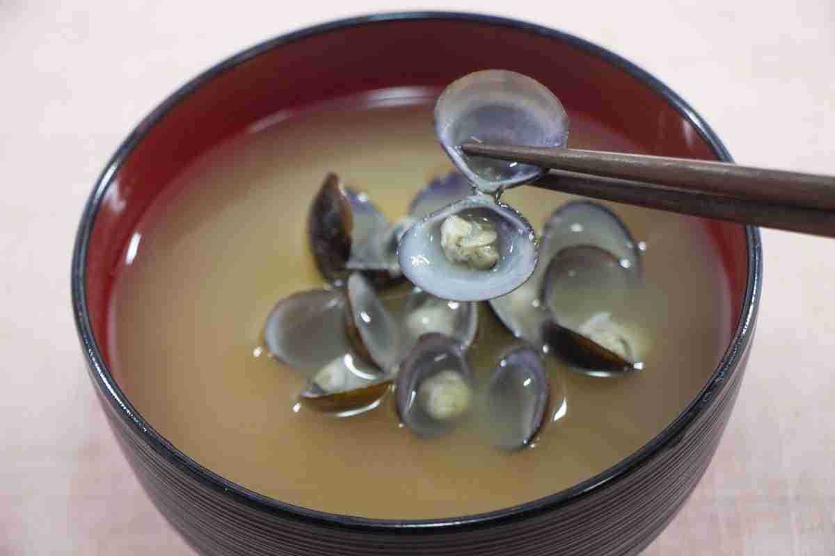 「しじみ汁の身を食べたら驚かれた…」 食べる派・食べない派で意見が分かれる食べ物 | マネーポストWEB