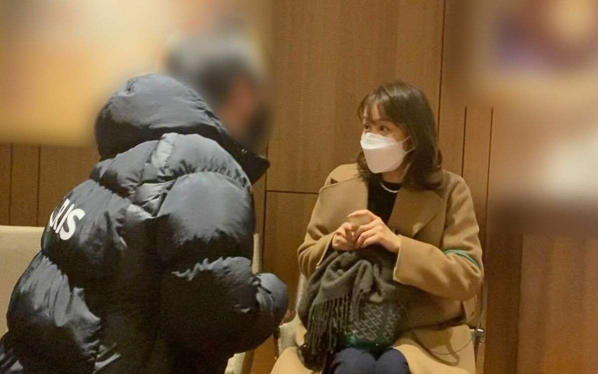 白昼堂々“恋人繋ぎ”　TBS「サンジャポ」良原安美アナ（27）が株資産9億“御曹司”と六本木デート写真